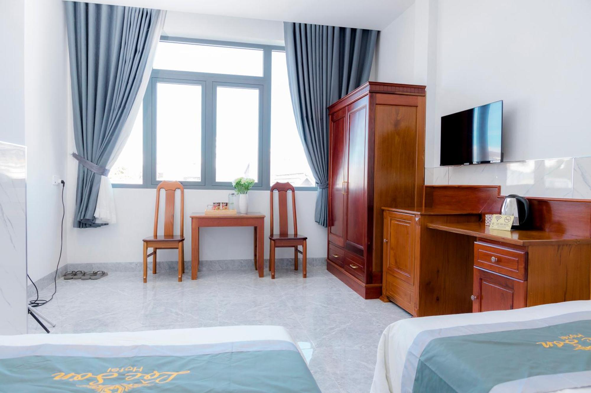 Loc Son Hotel Buon Ma Thuot Exterior photo