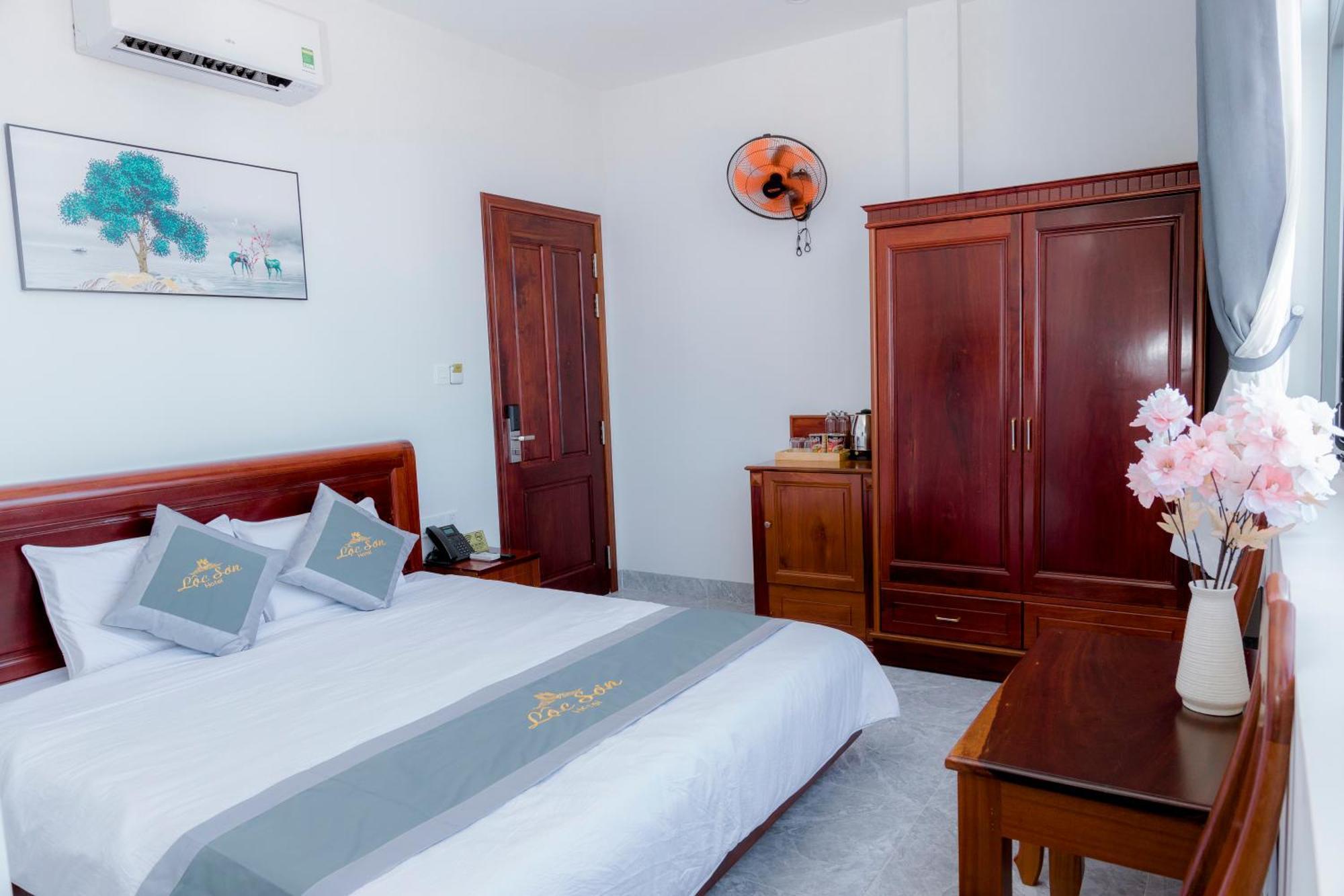 Loc Son Hotel Buon Ma Thuot Exterior photo