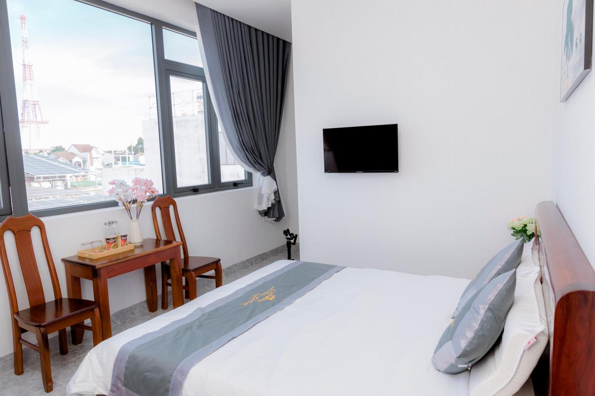 Loc Son Hotel Buon Ma Thuot Exterior photo