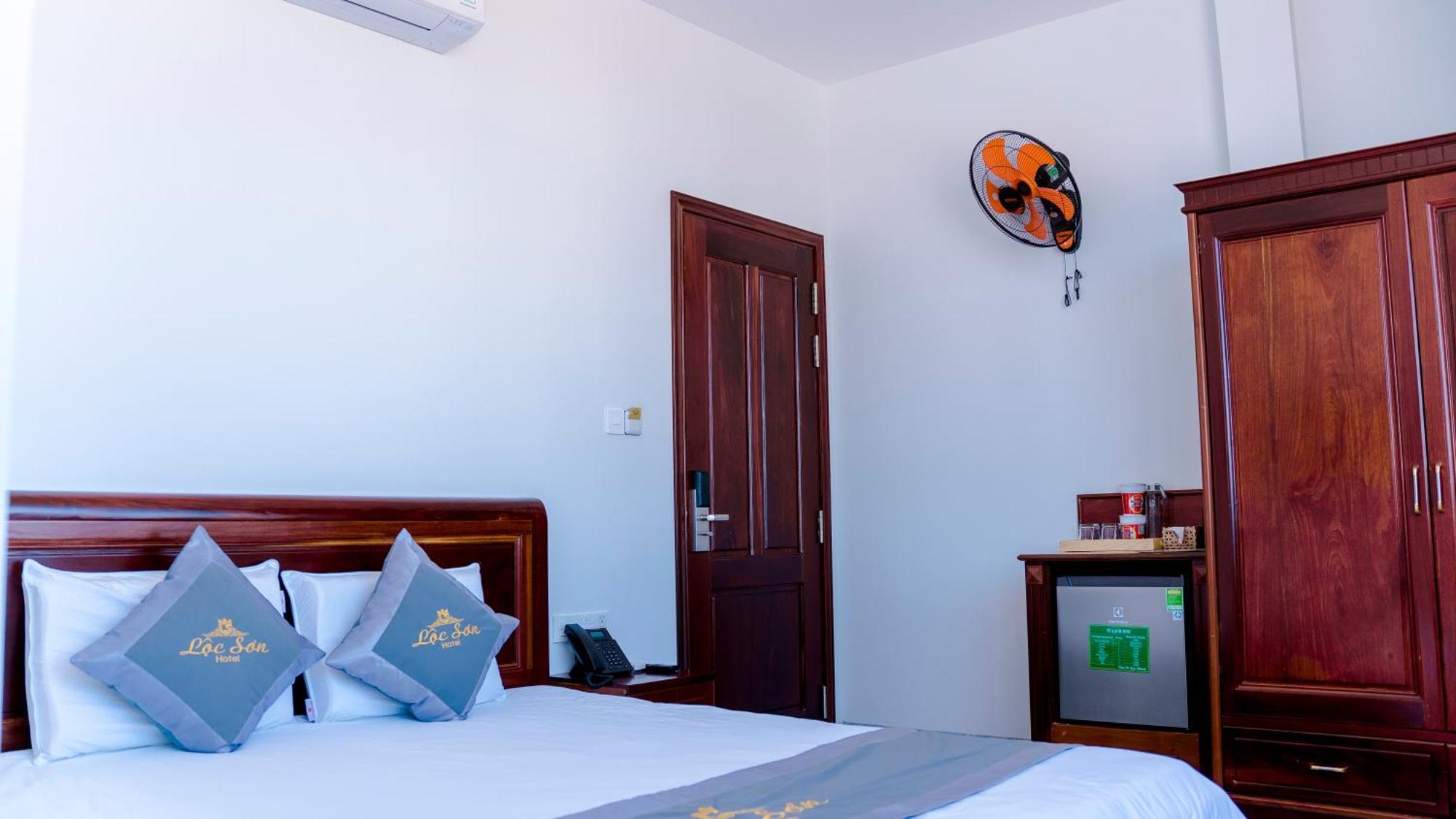 Loc Son Hotel Buon Ma Thuot Exterior photo