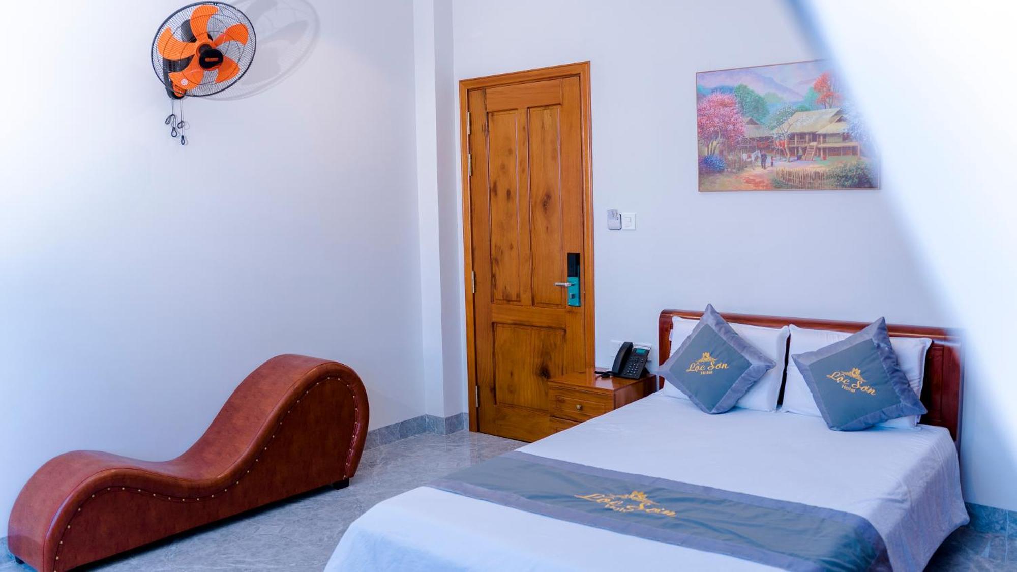 Loc Son Hotel Buon Ma Thuot Exterior photo