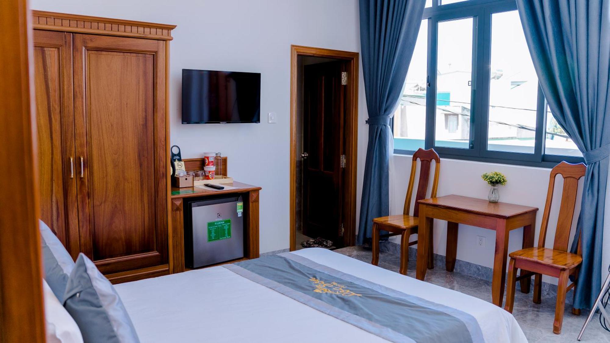 Loc Son Hotel Buon Ma Thuot Exterior photo